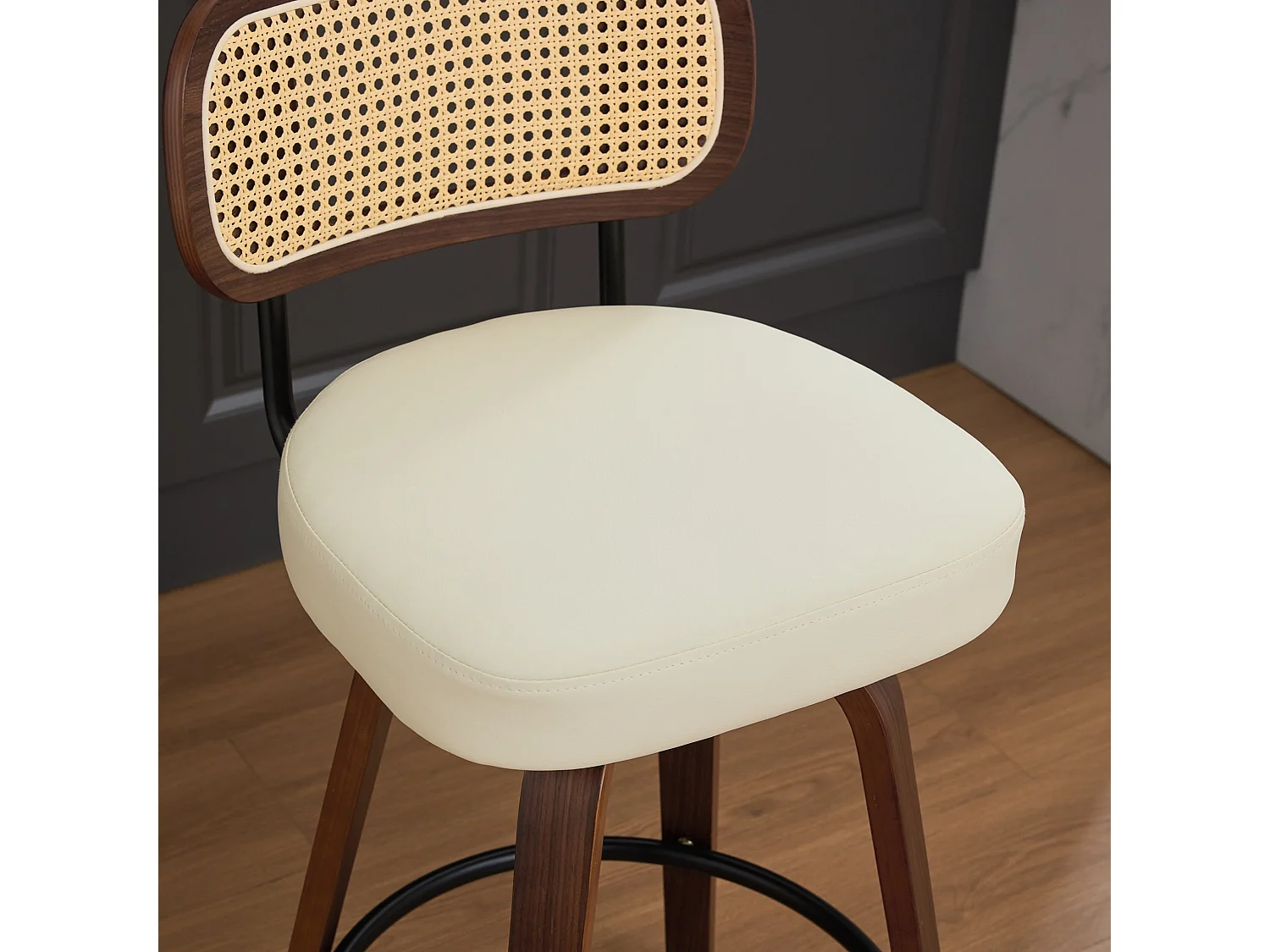Lot de 2/3 tabourets de bar en PU avec dossier rotin et assise pivotante de 66 cm