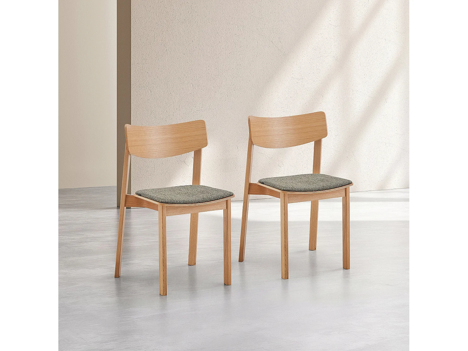 Habitat - Lot de 2 chaises en tissu texturé et chêne massif - Vert kaki - Etienne