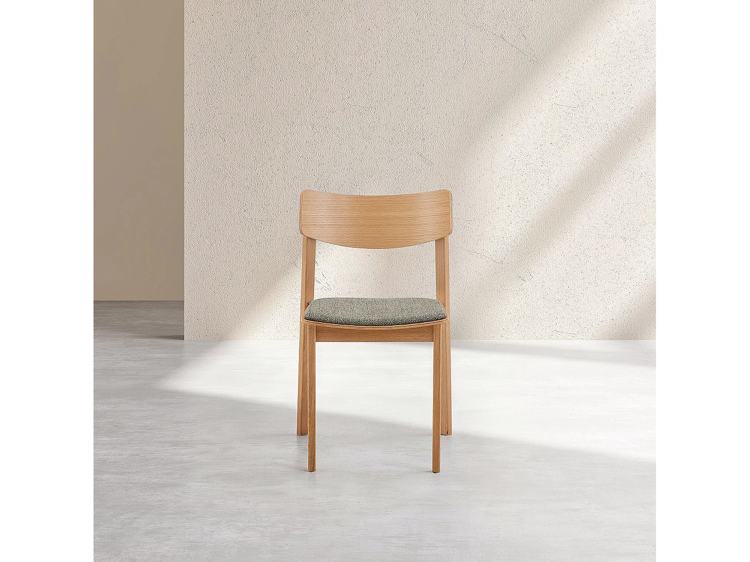 Habitat - Lot de 2 chaises en tissu texturé et chêne massif - Vert kaki - Etienne