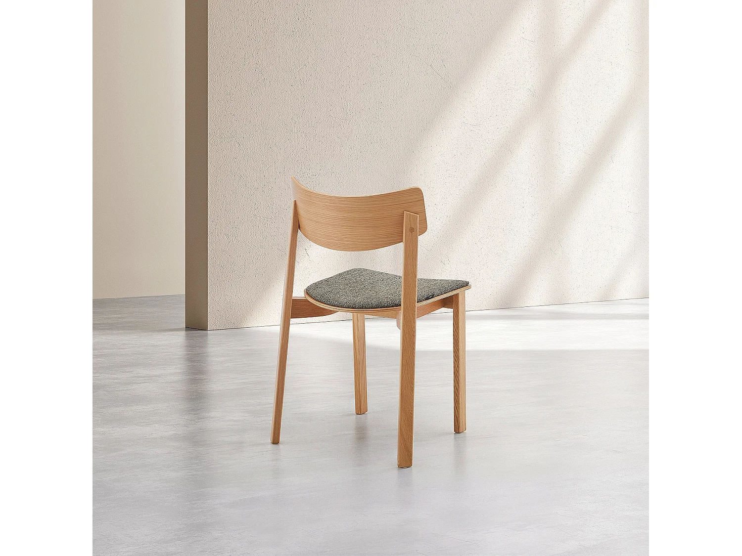 Habitat - Lot de 2 chaises en tissu texturé et chêne massif - Vert kaki - Etienne