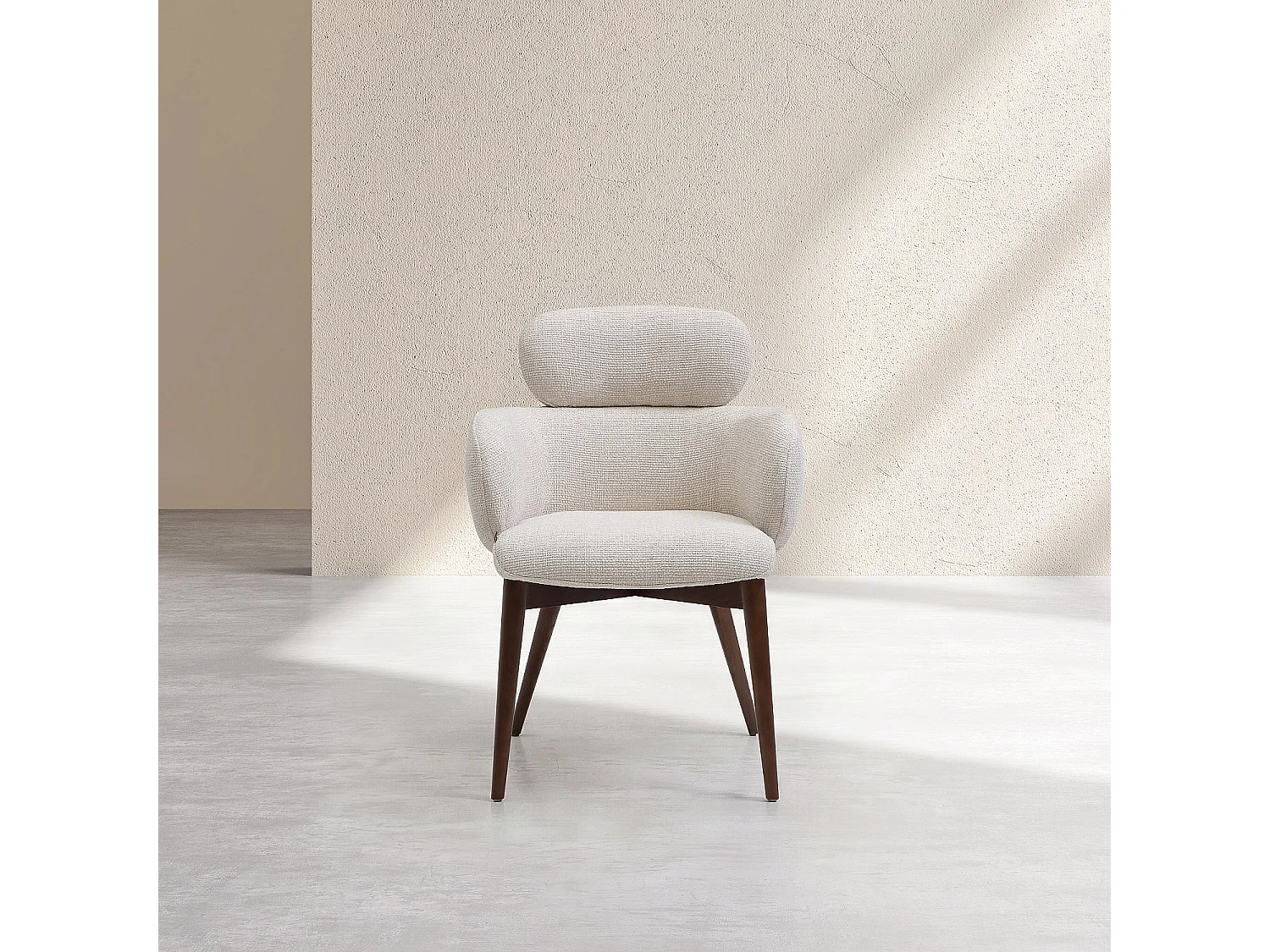 Habitat - Lot de 2 chaises en tissu et bois massif finition noyer avec accoudoirs - Beige - Flore
