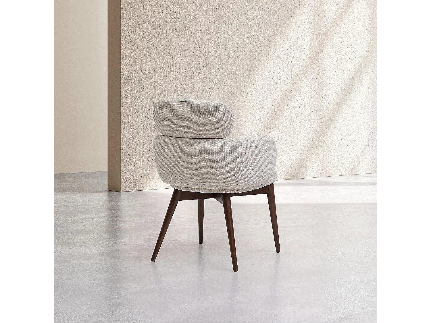 Habitat - Lot de 2 chaises en tissu et bois massif finition noyer avec accoudoirs - Beige - Flore
