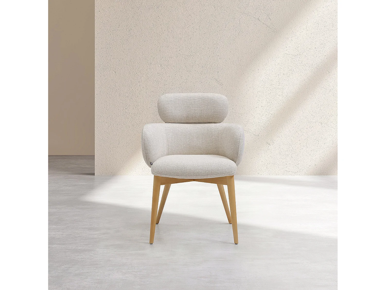 Habitat - Lot de 2 chaises en tissu et bois massif finition chêne avec accoudoirs - Beige - Flore