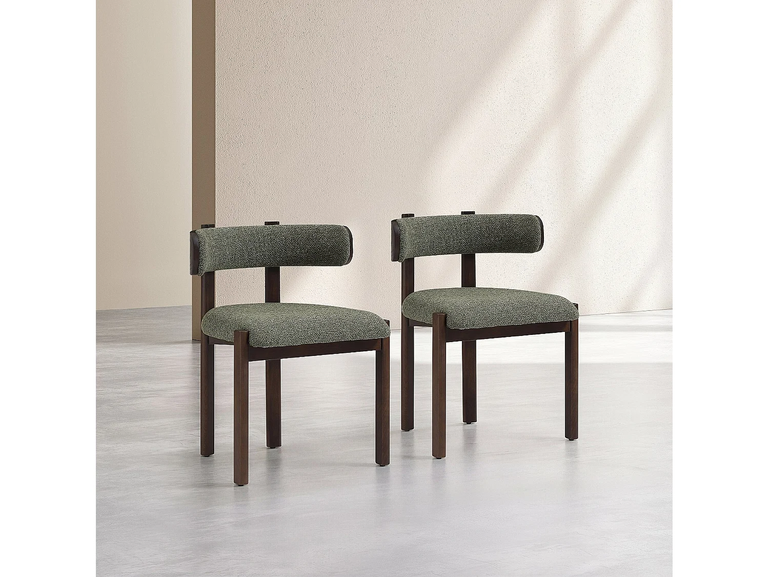 Habitat - Lot de 2 chaises en tissu et bois massif finition noyer - Vert kaki - Youna