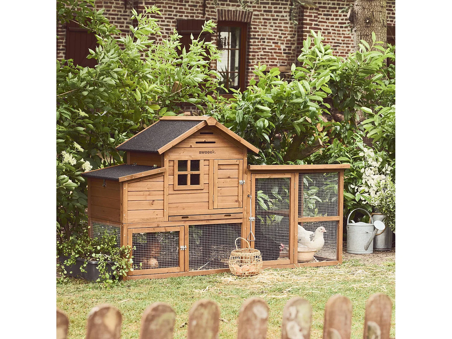Poulailler en bois GELINE. 4 poules. cage à poule avec enclos