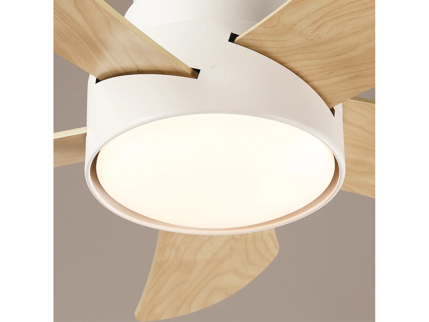 Parrot Uncle Hängender LED-Ventilator mit Lampe, weißes Gehäuse, 76 cm lange Flügel mit Holzoptik, ideal für kleine Schlafzimmer und Wohnzimmer