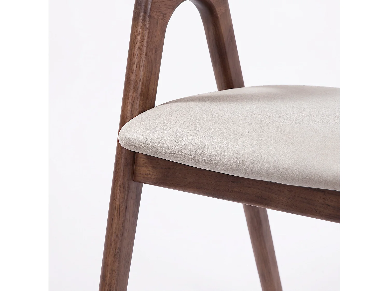 Silla de madera de caucho marrón y tela beige - Hawa