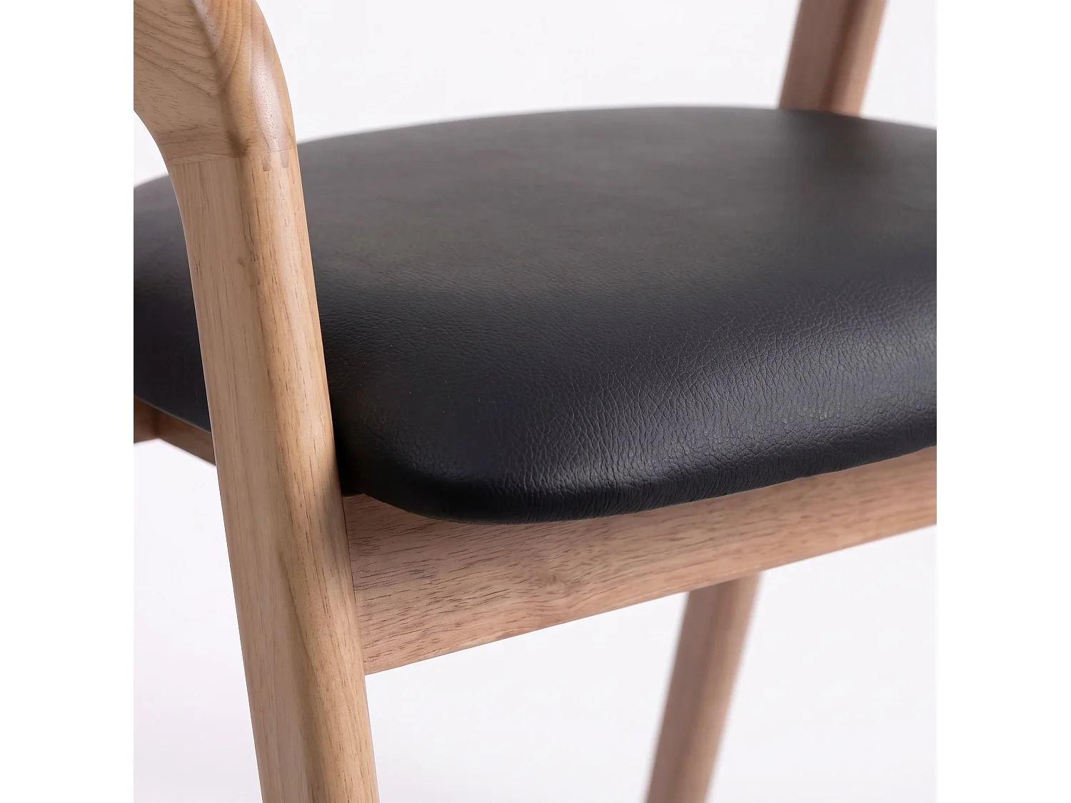 Silla de madera de caucho rubio y cuero sintético negro - Hawa