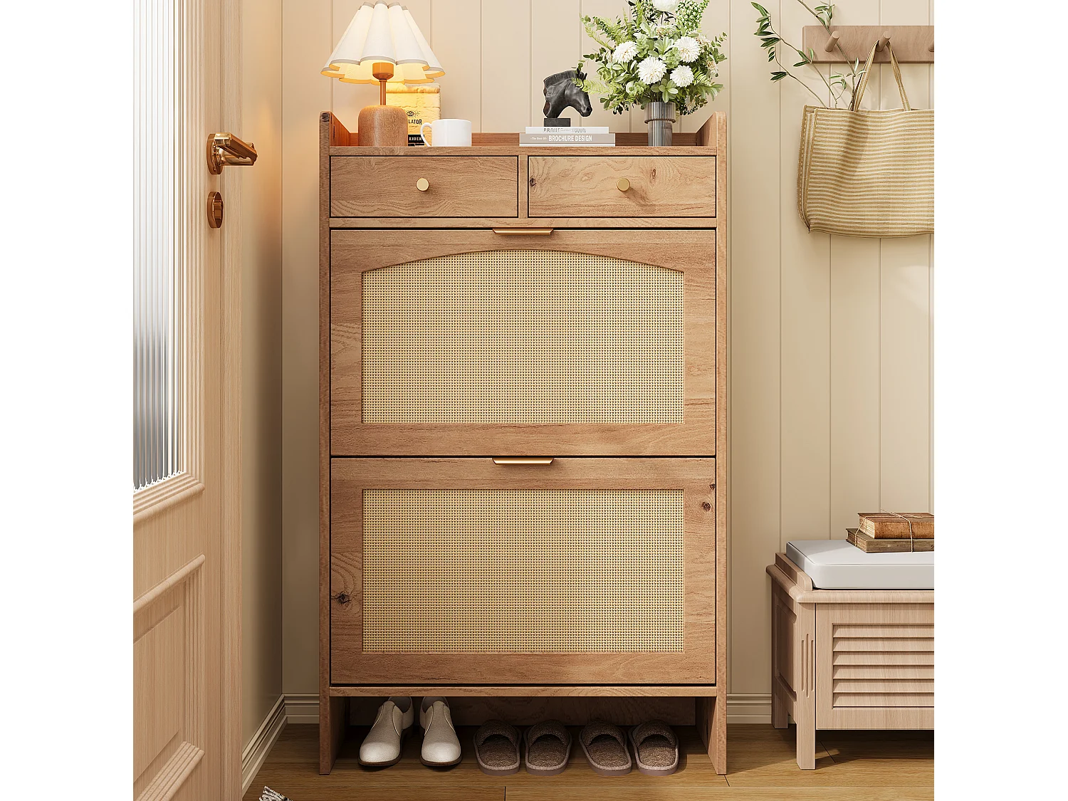 Schuhschrank aus Rattan mit 2 Klapptüren und 2 Schubladen – Spanplatte – 65 x 25 x 106 cm – Naturholz