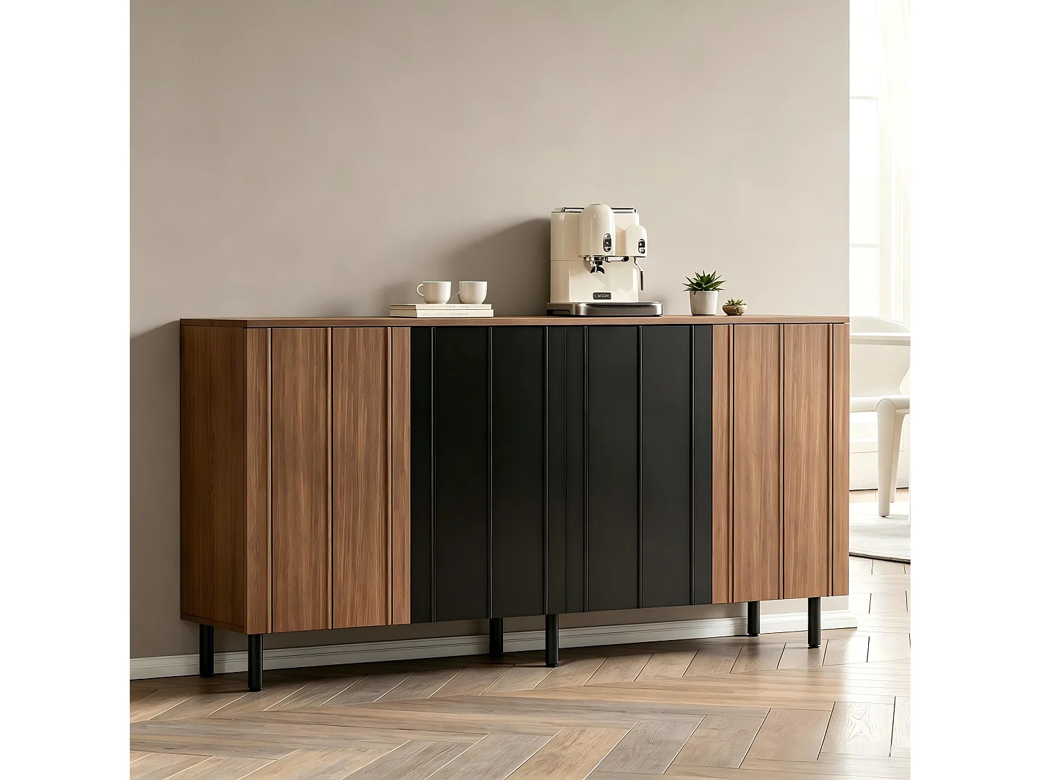 Sideboard mit vier Türen, verstellbaren Einlegeböden und Metallbeinen – Spanplatte – 160 x 35 x 80 cm – Nussbaum und Schwarz