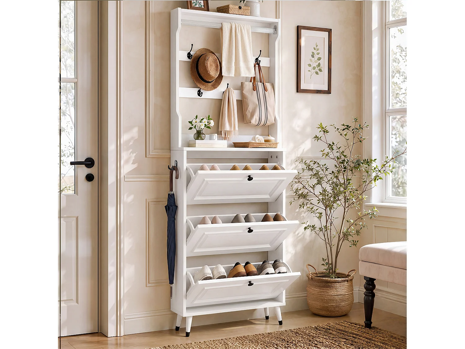 Schuhschrank mit 3 Klapptüren, Kleiderstange und 6 Haken – 66 x 17 x 180 cm – Spanplatte und MDF – Weiß