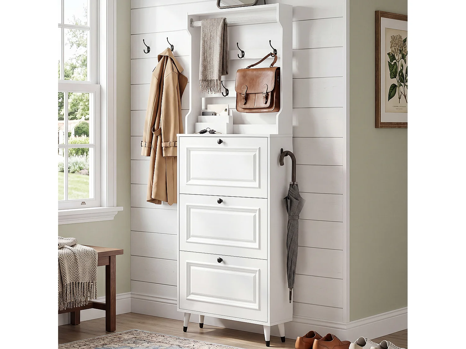 Schuhschrank mit 3 Klapptüren, Kleiderstange und 6 Haken – 66 x 17 x 180 cm – Spanplatte und MDF – Weiß