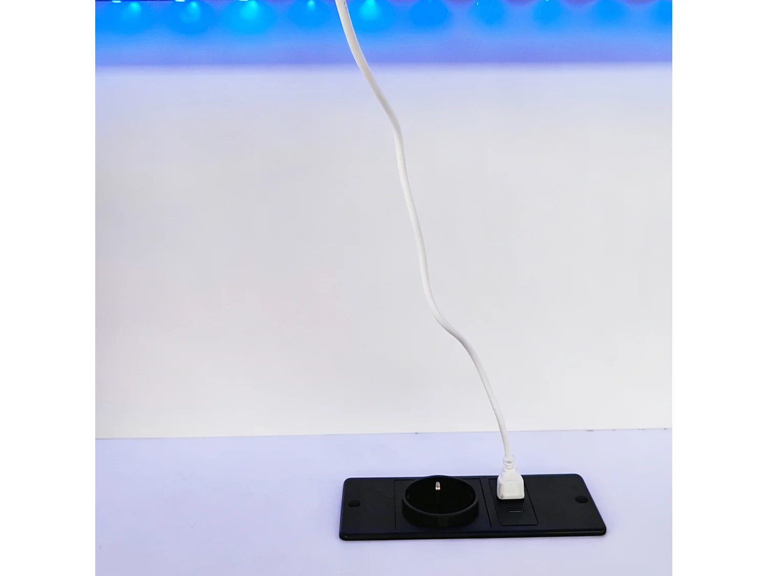 Lit coffre 90 x 200 cm avec bande LED et port USB - Lit banquette en pin blanc