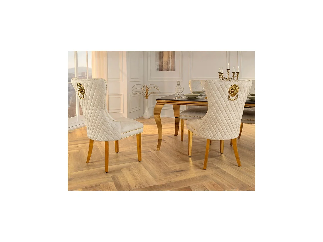 Lot de 2 chaises Chesterfield REGINA beige en velours capitonné – Dos matelassé, tête de lion et pieds dorés