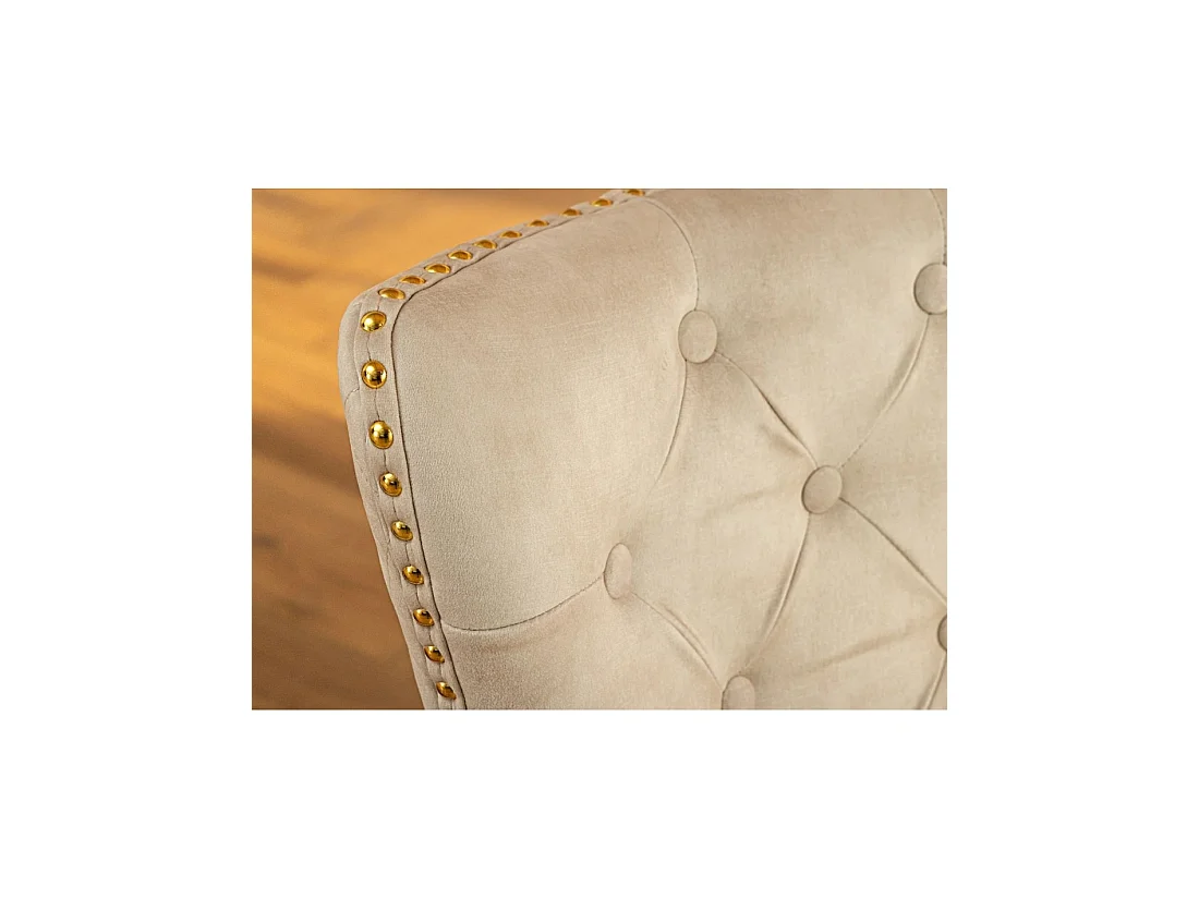 Lot de 2 chaises Chesterfield REGINA beige en velours capitonné – Dos matelassé, tête de lion et pieds dorés