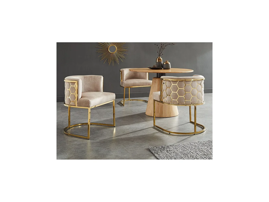 Stoel VELTO beige in fluweel - Glanzend gouden structuur, armleuningen en rugleuning met honingraat grafisch patroon