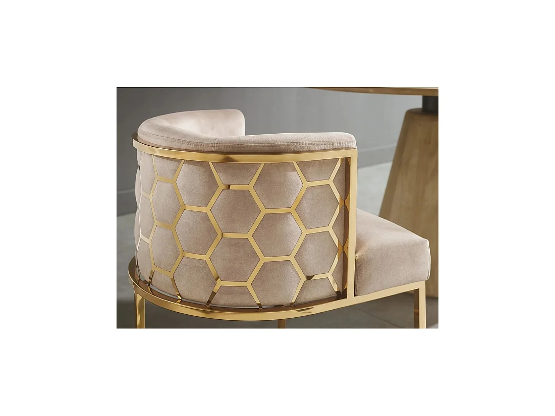 Stoel VELTO beige in fluweel - Glanzend gouden structuur, armleuningen en rugleuning met honingraat grafisch patroon