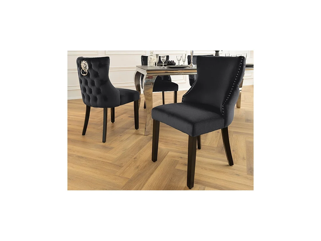 Set van 2 Chesterfield REGINA zwarte fluwelen stoelen - Gestoffeerde rug, zilveren leeuwenkop en poten van rubberhout