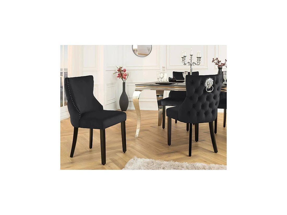 Set van 2 Chesterfield REGINA zwarte fluwelen stoelen - Gestoffeerde rug, zilveren leeuwenkop en poten van rubberhout