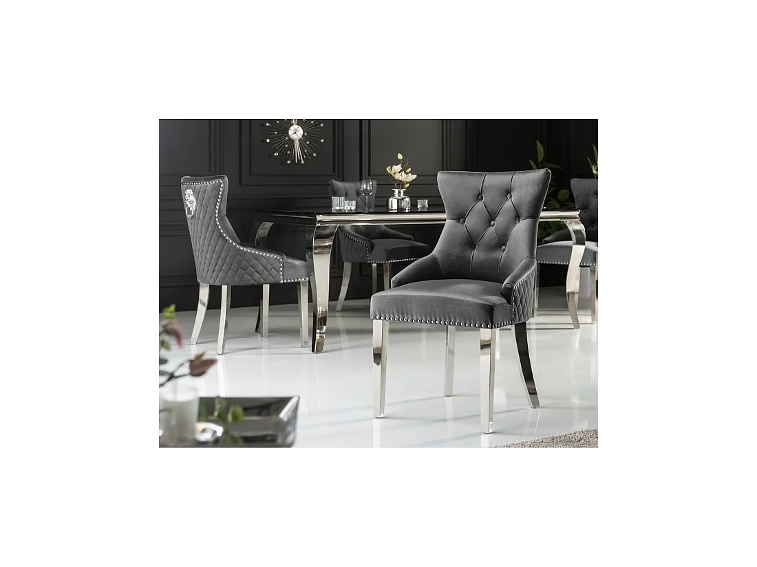 Lot de 2 chaises Chesterfield REGINA grises en velours matelassé – Tête de lion argentée, clous décoratifs et pieds en acier