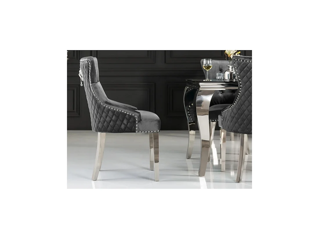 Lot de 2 chaises Chesterfield REGINA grises en velours matelassé – Tête de lion argentée, clous décoratifs et pieds en acier