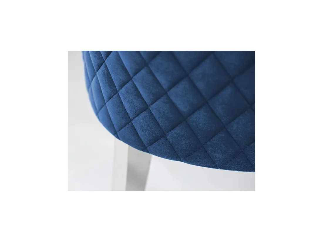 Lot de 2 chaises Chesterfield REGINA bleu nuit en velours matelassé – Dos losanges, tête de lion argentée et pieds acier