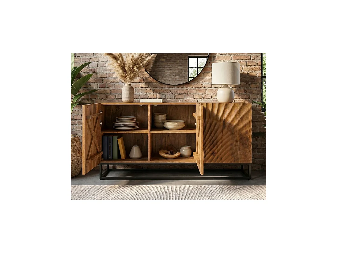 Buffet SILVA 140 cm in massief mangohout met gesneden details – 3 deuren en zwart metalen onderstel