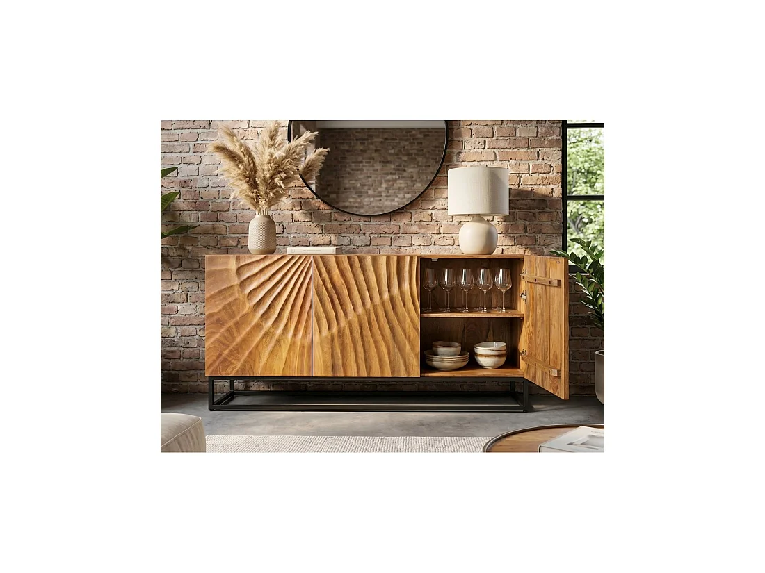 Buffet SILVA 140 cm in massief mangohout met gesneden details – 3 deuren en zwart metalen onderstel
