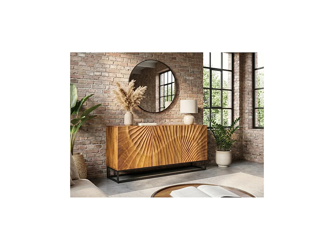 Buffet SILVA 140 cm in massief mangohout met gesneden details – 3 deuren en zwart metalen onderstel