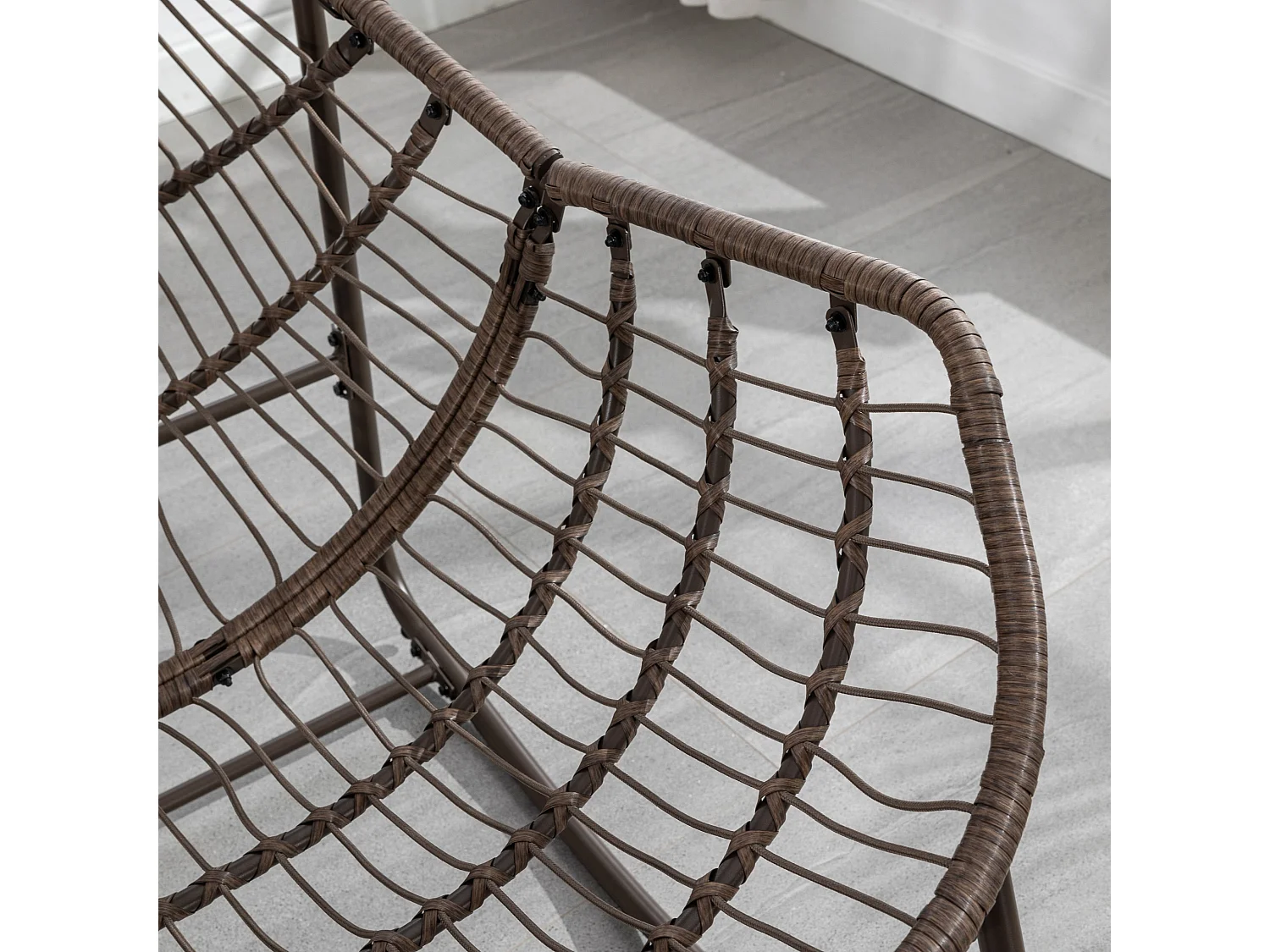Grand fauteuil à bascule oeuf extérieur salon rotin avec coussin épais et structure acier