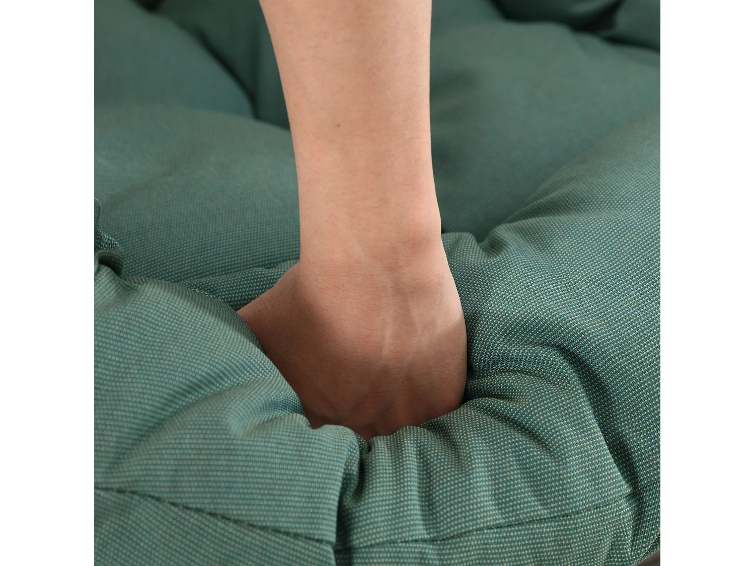Grand fauteuil à bascule oeuf extérieur salon rotin avec coussin épais et structure acier