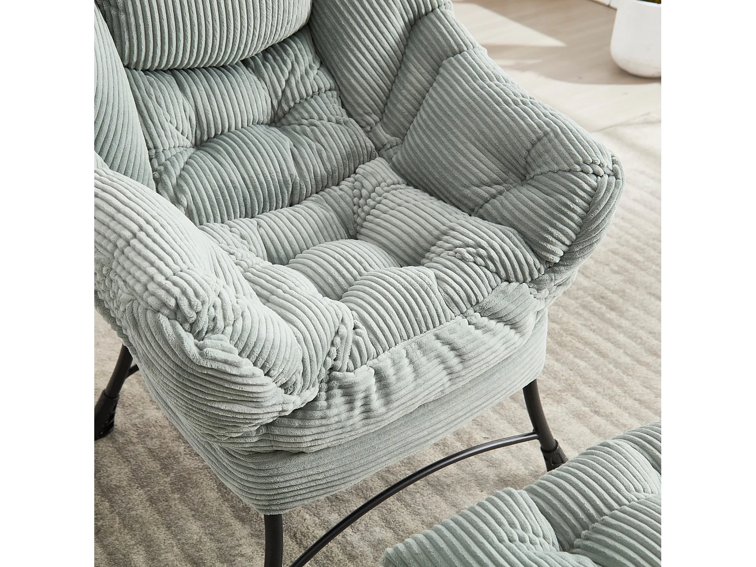 Fauteuil lounge en flanelle avec repose pieds, poche latérale et structure acier noire