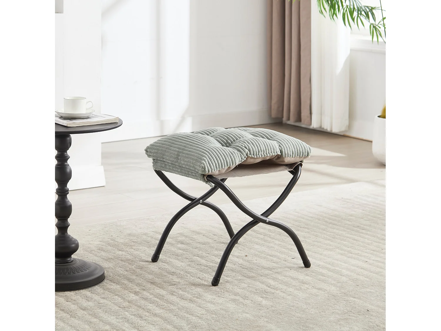 Fauteuil lounge en flanelle avec repose pieds, poche latérale et structure acier noire