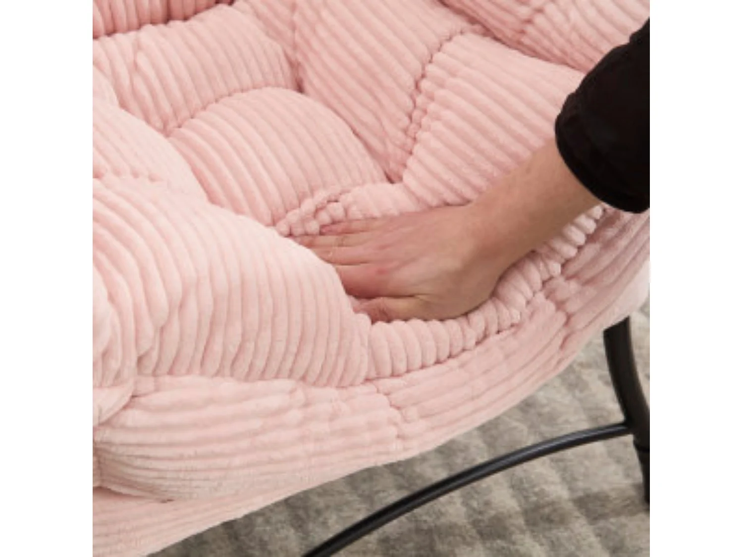 Fauteuil lounge en flanelle avec repose pieds, poche latérale et structure acier noire