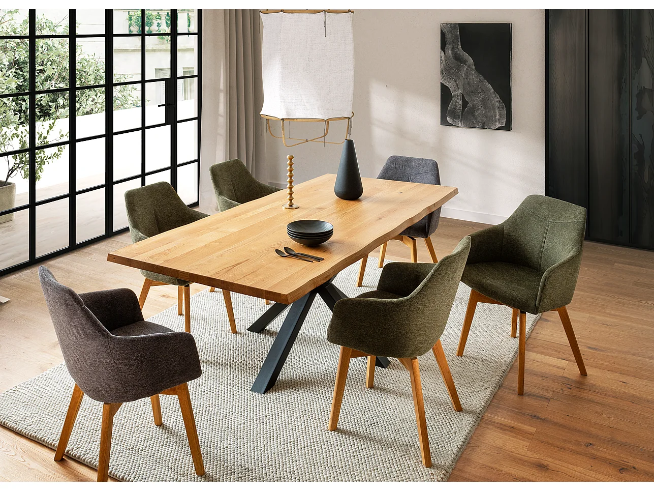 Table à manger avec bord irrégulier coloris Chêne massif naturel et pieds en métal forme croisée - Longueur 200 x Profondeur 100 x Hauteur 76 cm