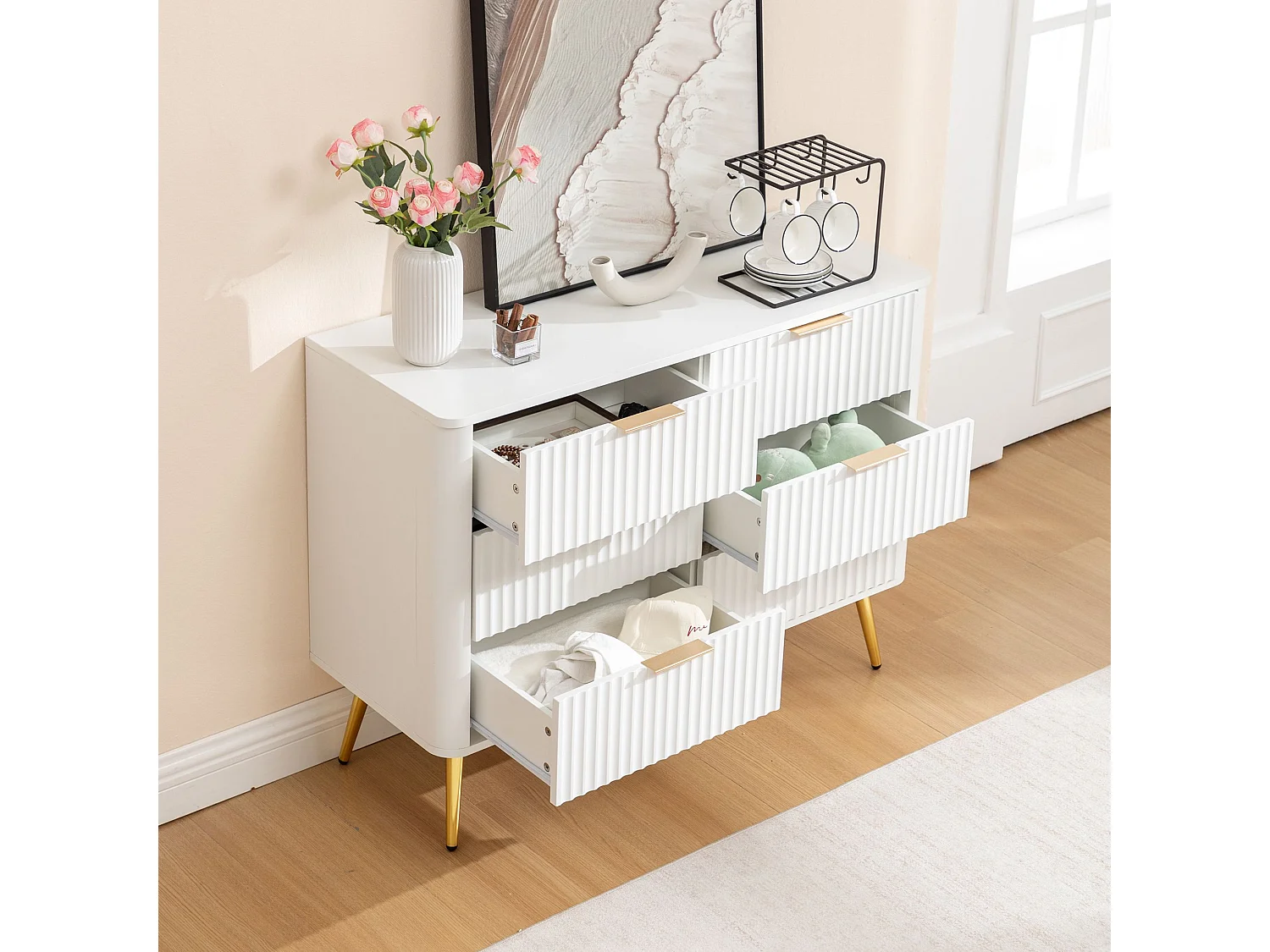 Commode 6 tiroirs blanche, MDF robuste, poignées et pieds dorés, fermeture en douceur, anti-basculement – commode moderne