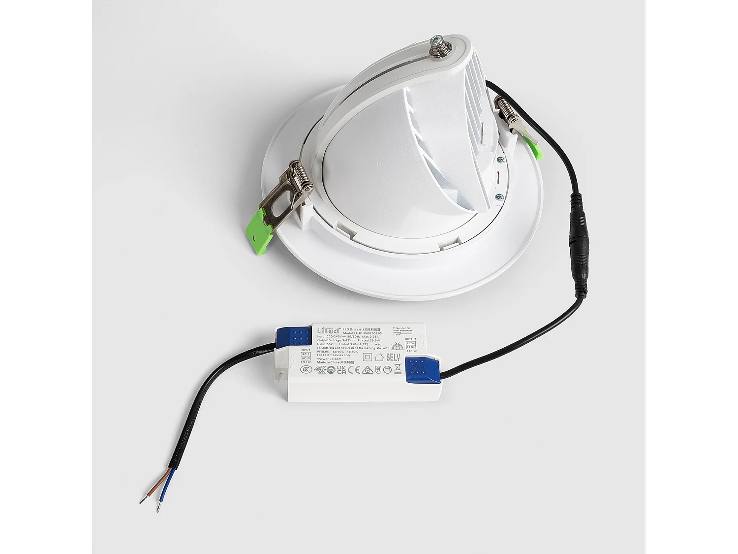 Downlight LED 38W Rond Directionnel Chip  120 lm/W  Coupe Ø 160 mm No Flicker 2700K - 4000K - 6000K Sélectionnable (chaud-neutre-froid)