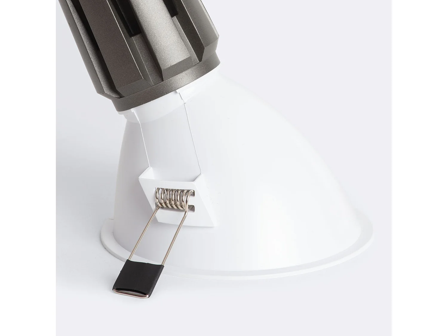 Foco Downlight LED 9W / 12W Cónico inclinación 20º Areni Corte Ø 100 mm 2700K Dorado Blanco Cálido 9 W