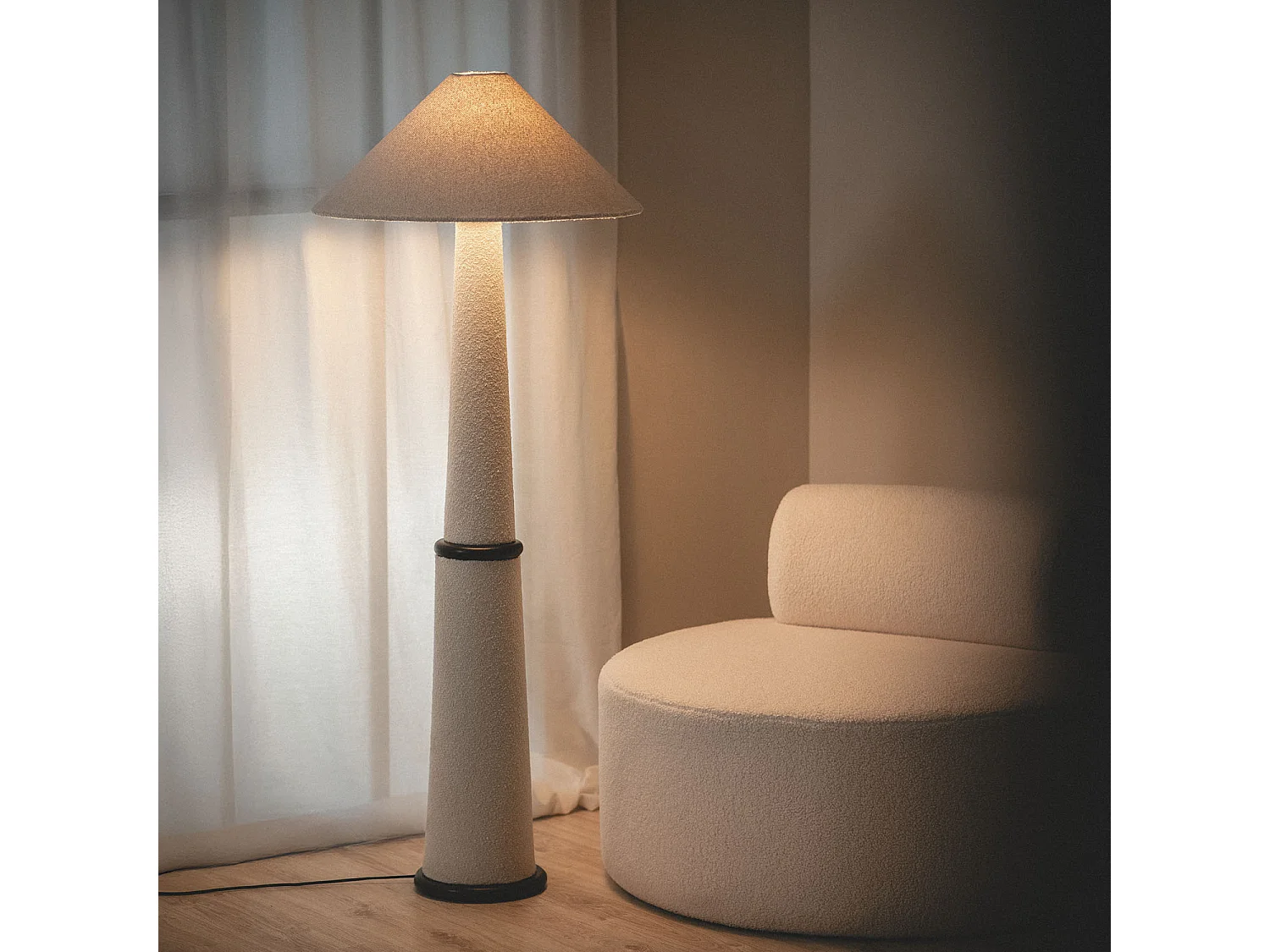 Lámpara de Pie Madera y Tela Lombe Blanco