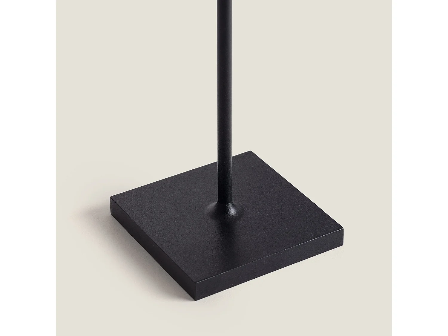 Lámpara de Mesa LED Portátil Exterior con Batería USB Recargable Aluminio y Ratán Medinilla Negro