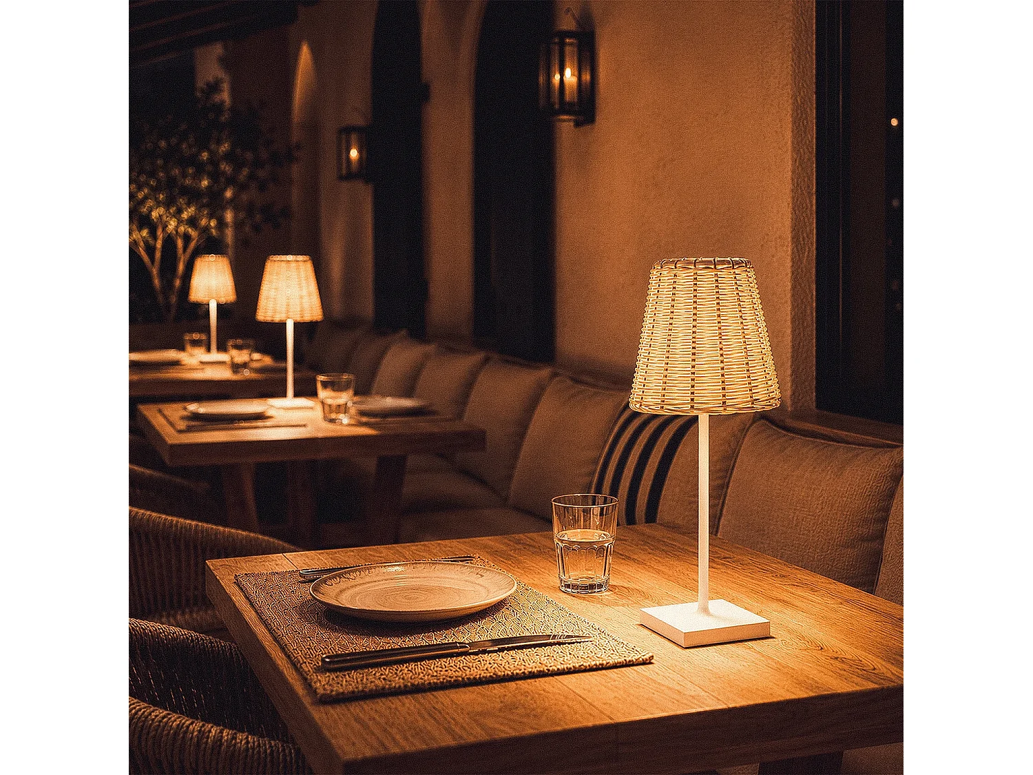 Lámpara de Mesa LED Portátil Exterior con Batería USB Recargable Aluminio y Ratán Medinilla Blanco