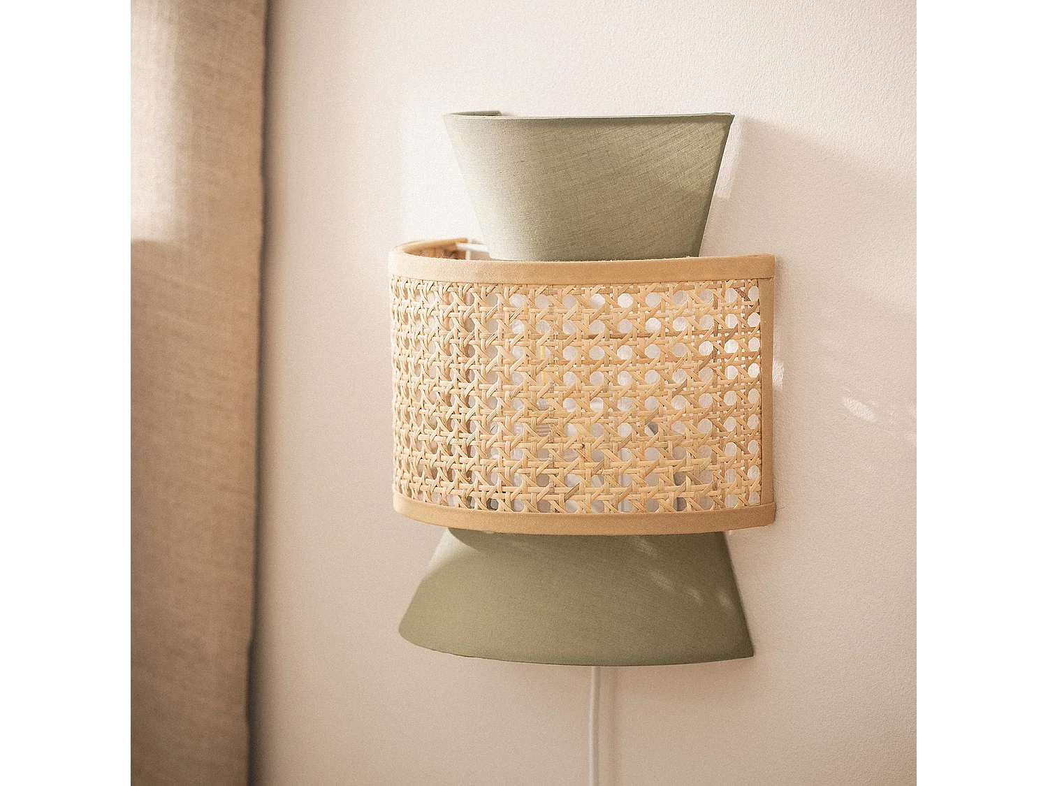 Applique da Parete Rattan e Tessuto Chulu Verde Cachi