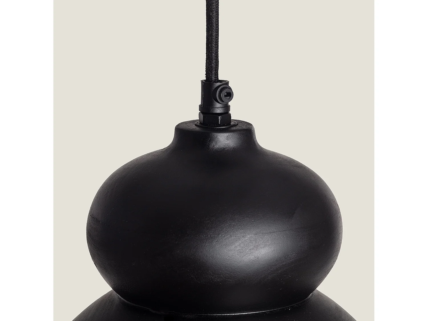Lámpara Colgante Madera Vakarai Negro