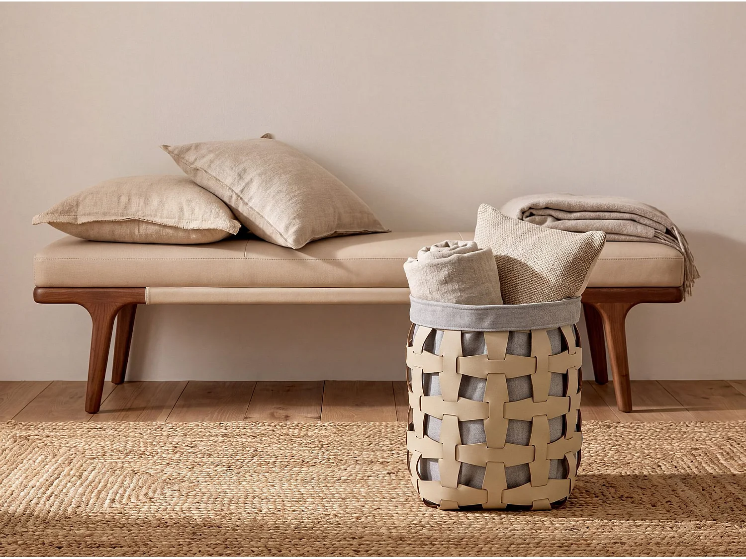 Panier de rangement décoratif cylindrique en cuir régénéré couleur sable 3302 ANGEL CERDA