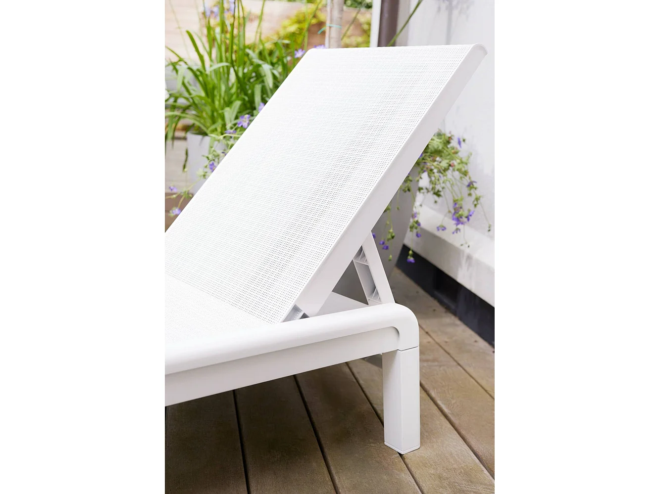 Shawinigan zonneligbed, draagvermogen 110 kg, 58x188x29h cm wit, tuinligstoel, kunststof frame, zithoogte 29 cm
