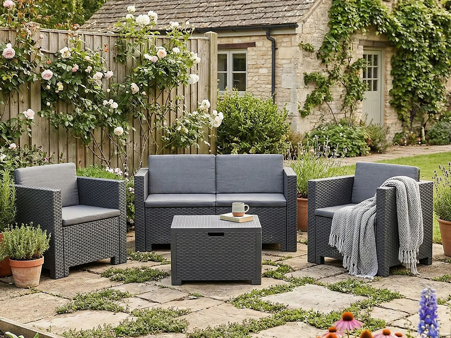 Salon de jardin Camisano, 4 places Made in Italy, noir anthracite, ensemble extérieur