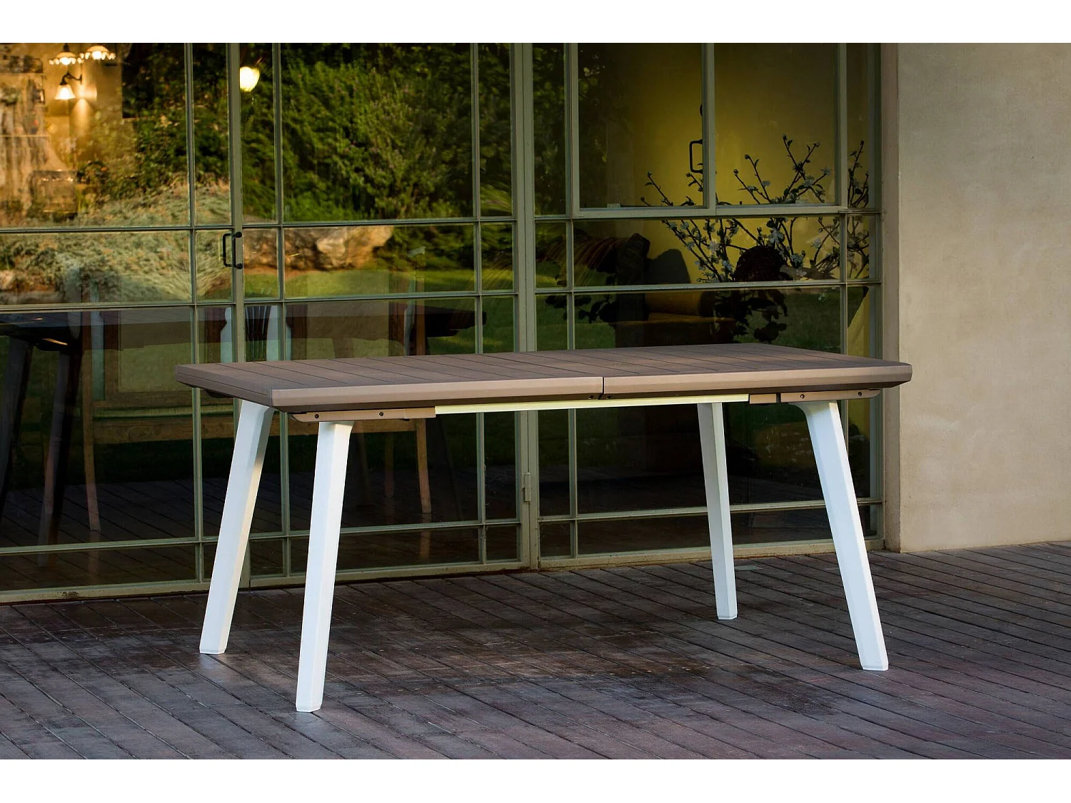Table d'extérieur Quispamsis, 10 places, 100.5x162x76.5h cm blanc