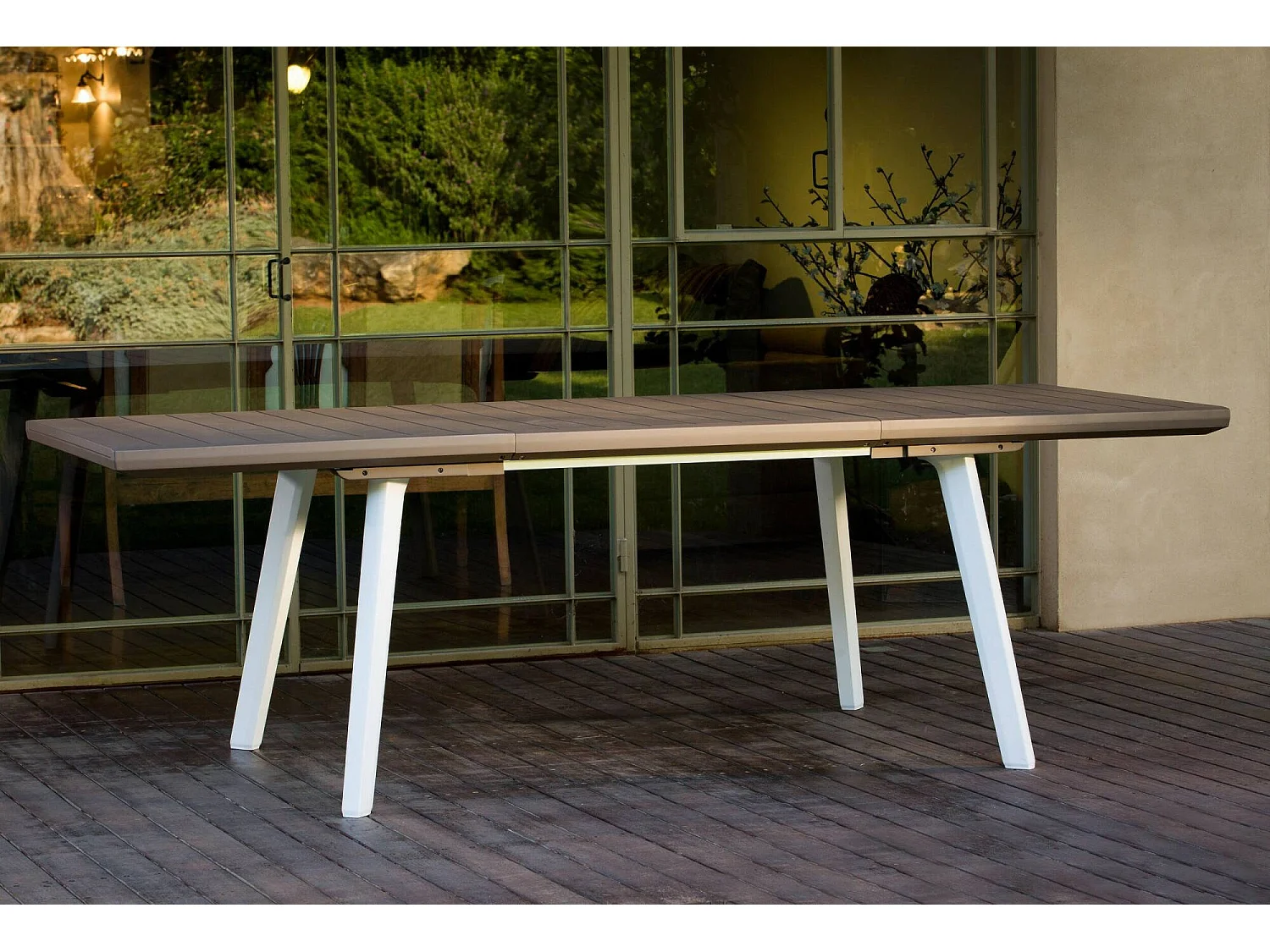 Table d'extérieur Quispamsis, 10 places, 100.5x162x76.5h cm blanc