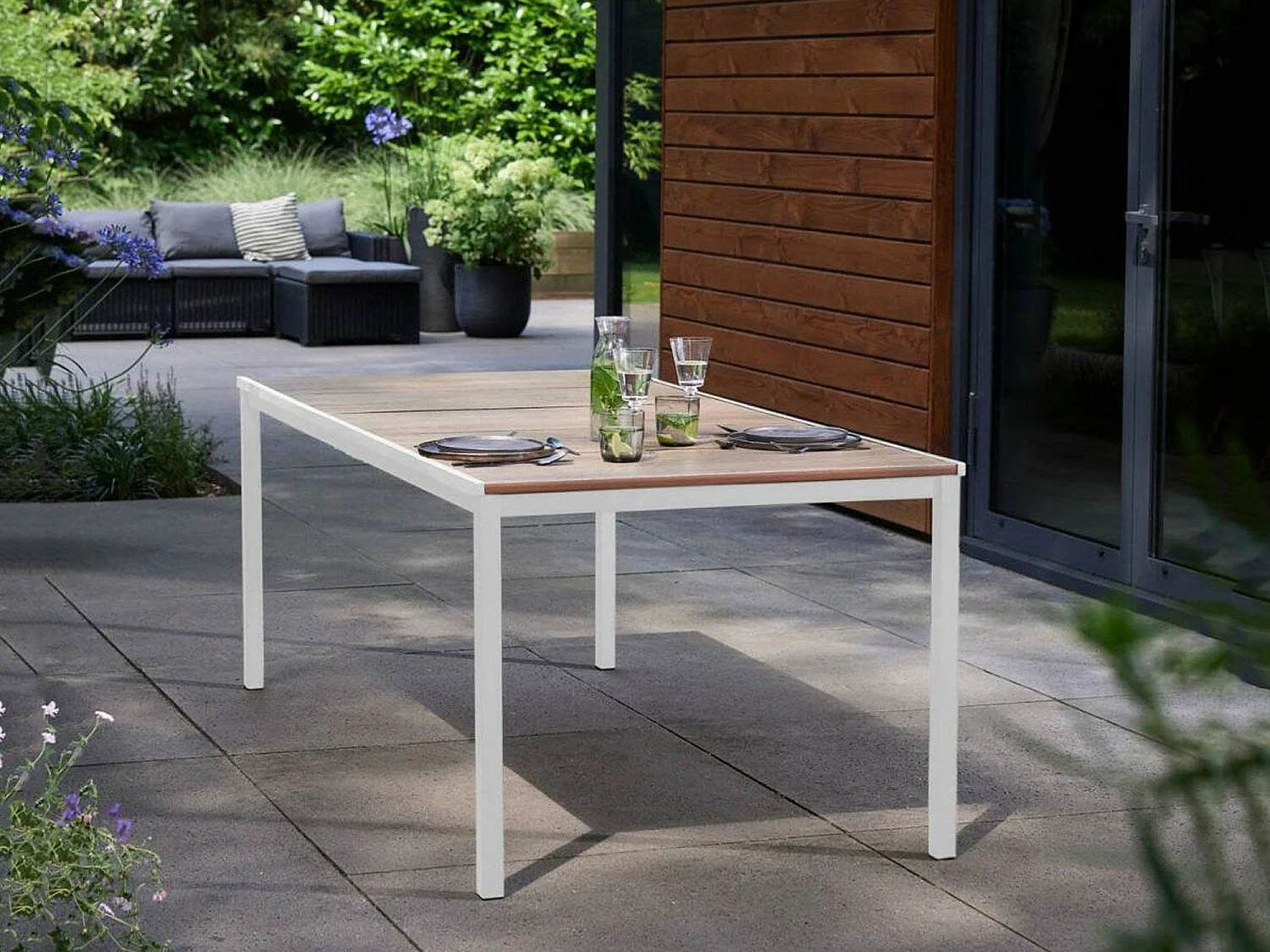 Sarnia buitentafel, 8 plaatsen, 200x95x75h cm eikenbruin, uv-bestendig veelzijdig ruimtebesparend, houtlook afwerking