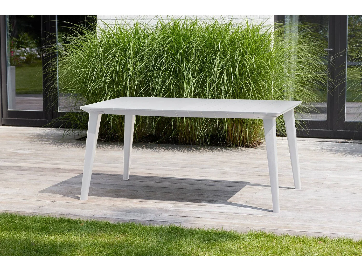Table d'extérieur Brockville, 6 places, 98x157x74h cm blanc
